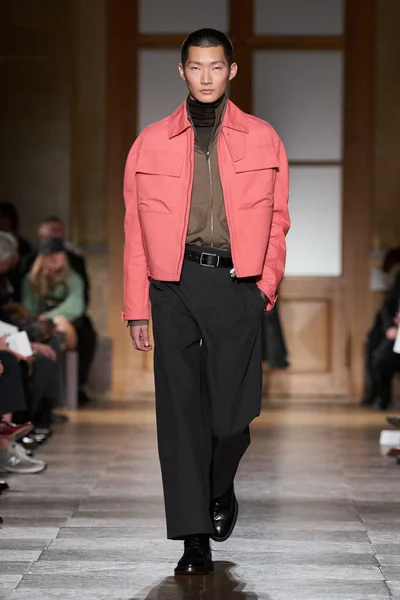 Look 28
